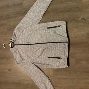 xersion light windbreaker / raincoat